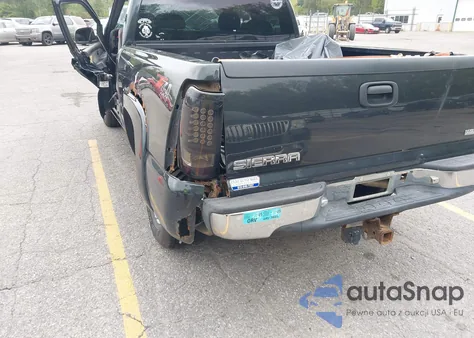 2003 GMC Sierra 1500 Sle z USA, uszkodzony, nr VIN 1GTEK19V53E376057